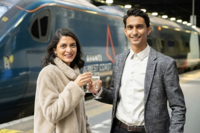 London man surprises his long-distance girlfriend with a proposal at Euston train station