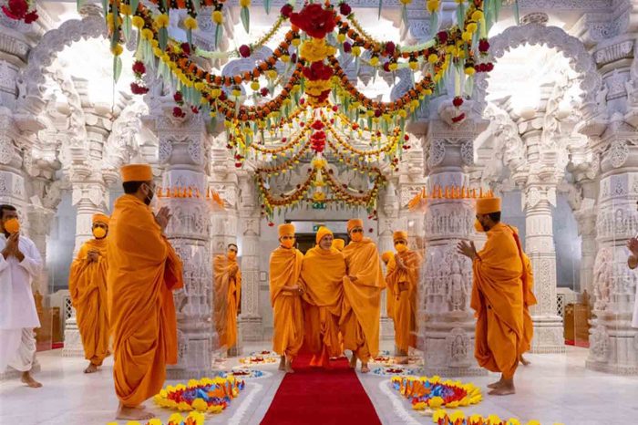 Mahant Swami Maharaj commences trip with a warm welcome at BAPS Shri Swaminarayan Mandir, London