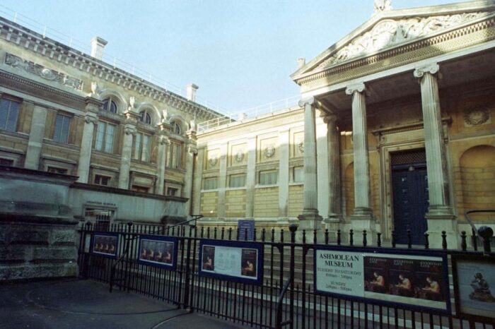 Oxford University to return Hindu saint sculpture to India