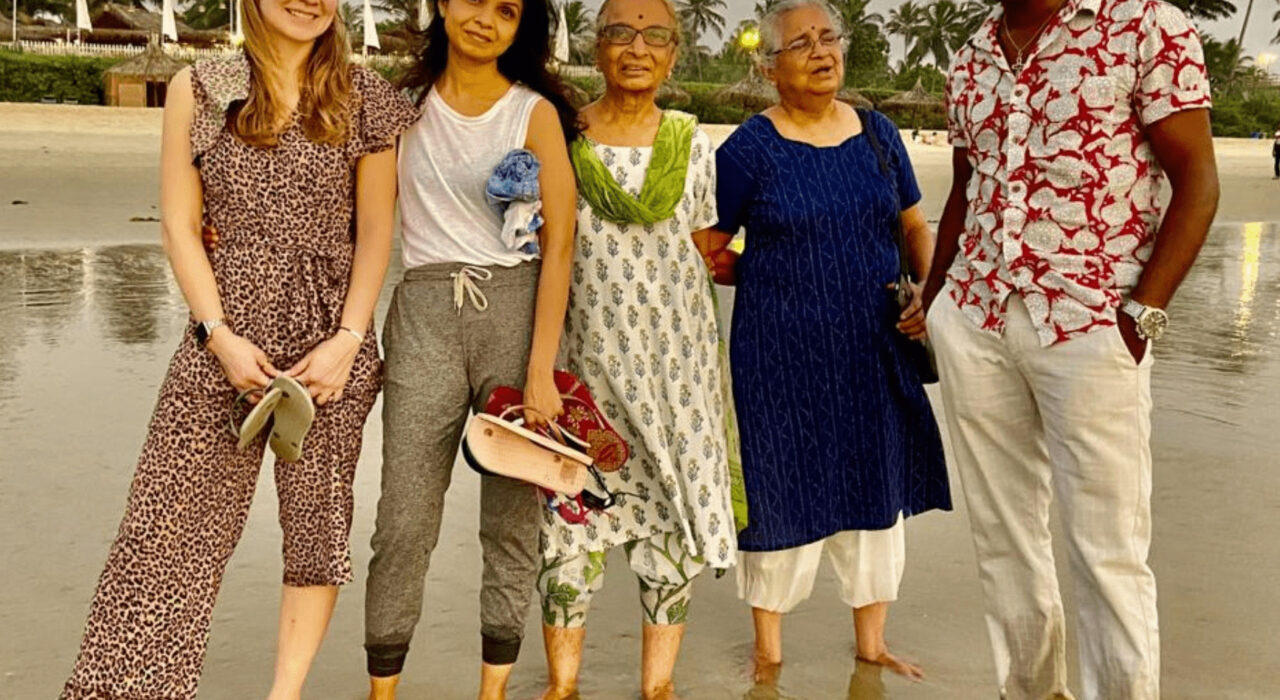 1 A Akshata Murty and her mother Sudha Murty spotted holidaying in Goa-min