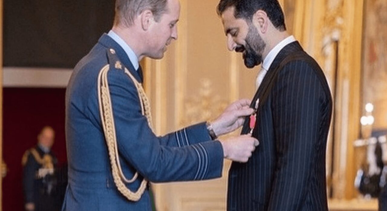 1 A British Pakistani restaurateur Suleman Raza awarded an MBE by Prince William-min