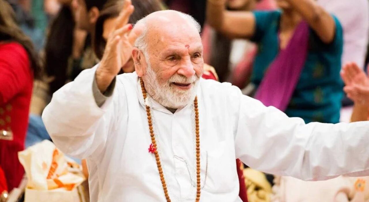 1 A Devotees mourn spiritual guru Pujya Shri Rambapa’s death