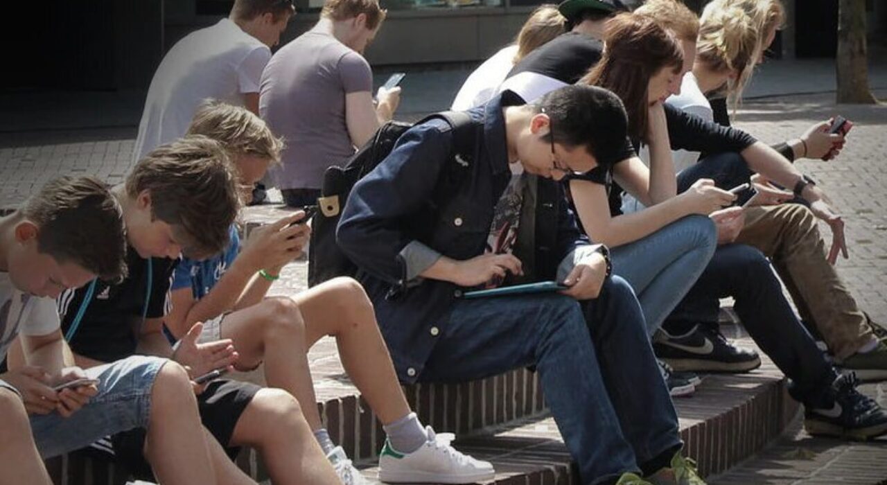 1 A Government announces employment support boost for over 30,000 economically inactive young people