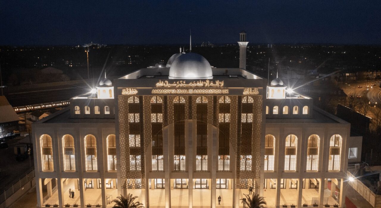 1 A Grand event held to inaugurate the UK’s largest mosque which was destroyed in a 2015 fire -min