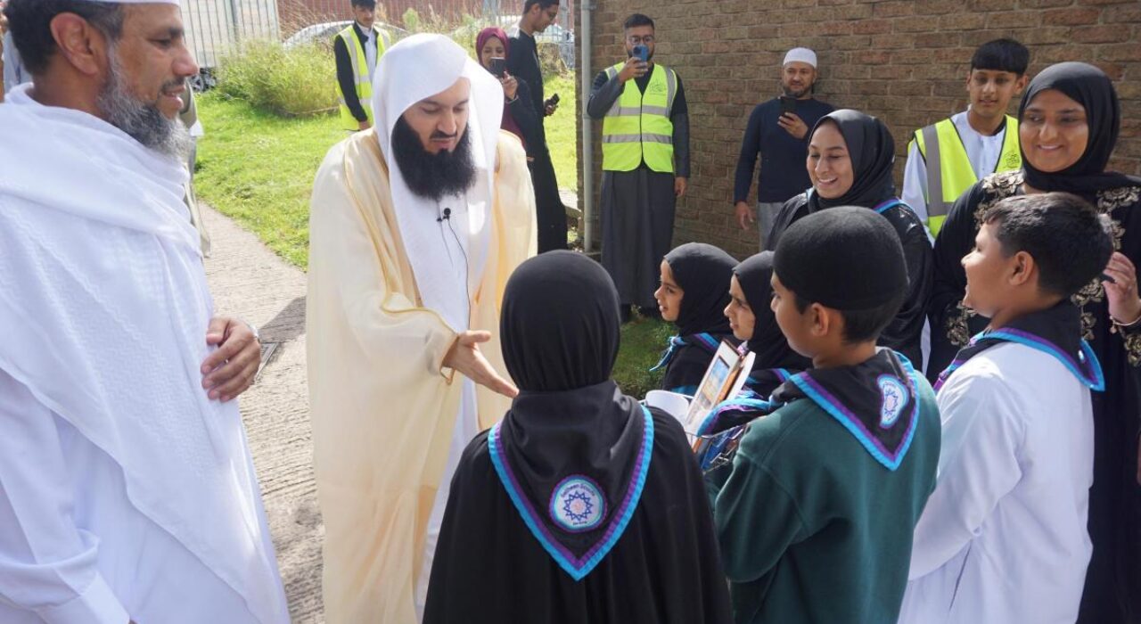 1 A Leading Islamic scholar Mufti Menk addresses hundreds and leads prayers at Blackburn mosque