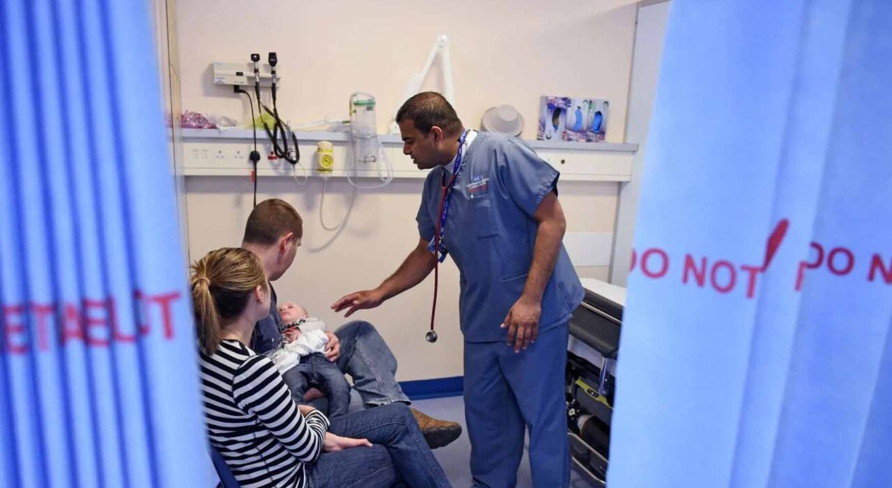 1-A-NHS-doctors-to-receive-pay-rise-this-month