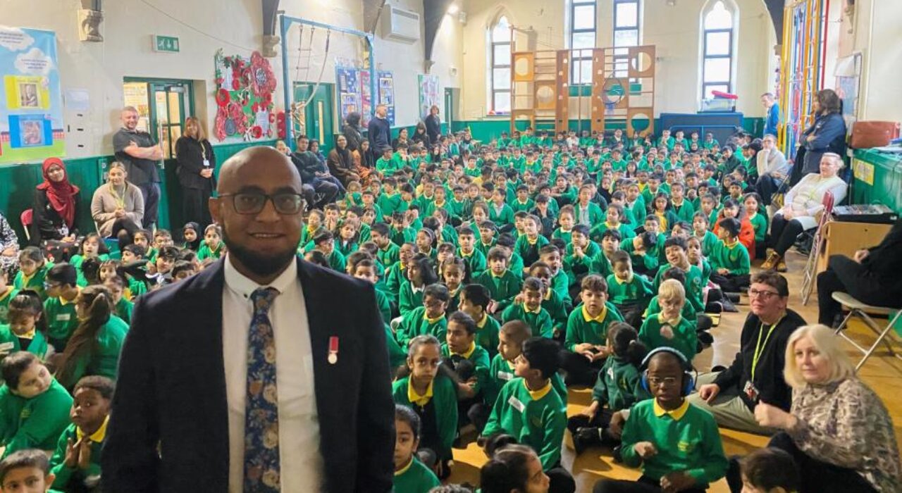 1 A Oldham school children and the ‘running man’ raise £3500 for charity