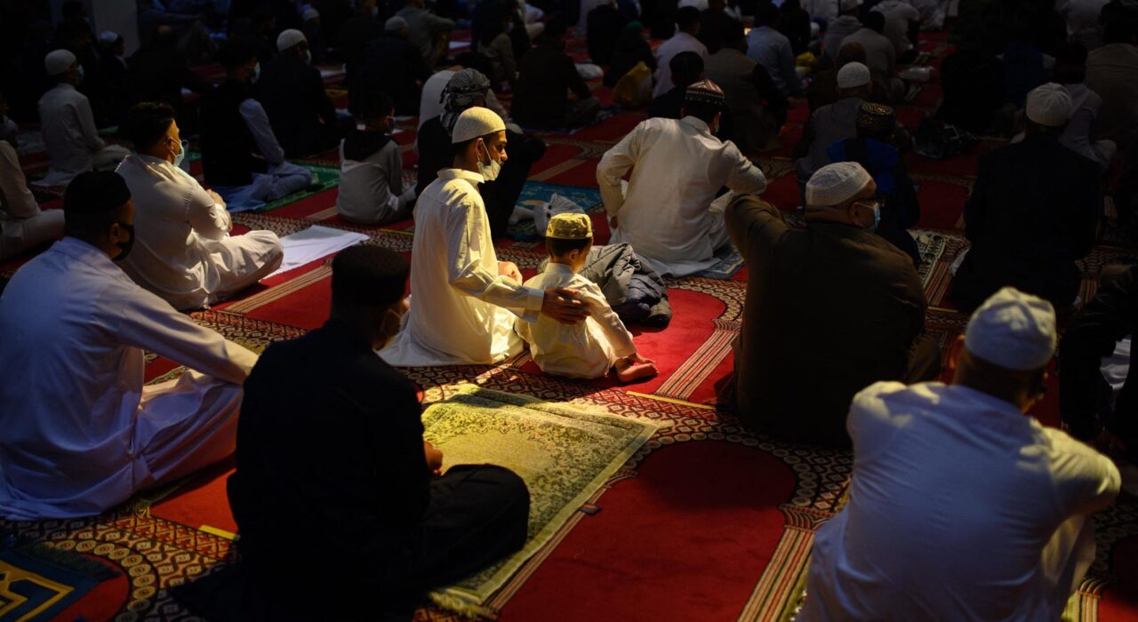 1 A Regulators issue advice to British Muslims on donating safely to registered charities