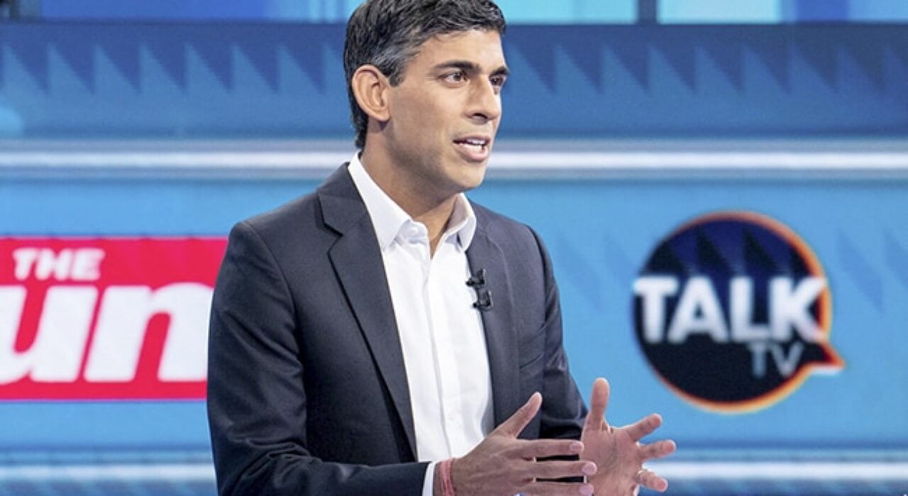 1 A Rishi Sunak maintains a strong position ahead of Liz Truss in race to become the next PM