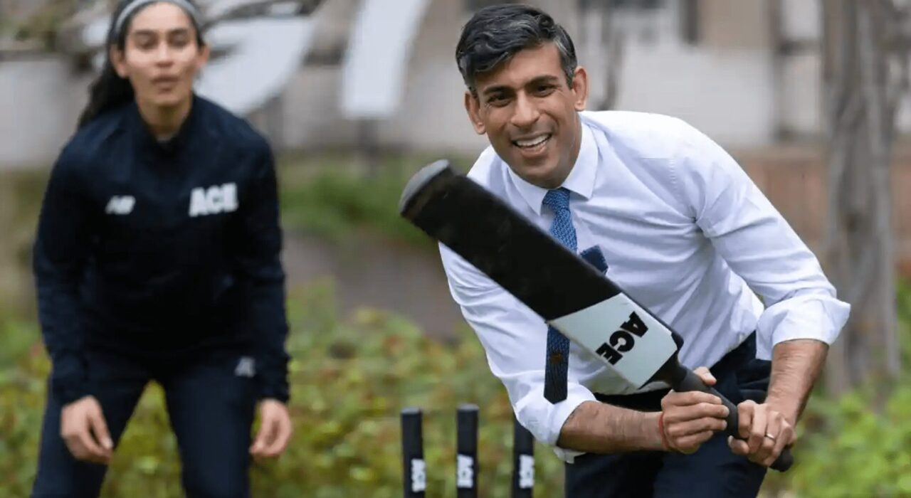 1 A Rishi Sunak welcomes England cricket heroes to Downing Street-min