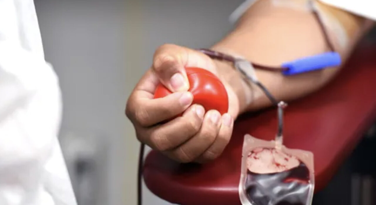 1 A Sadiq Khan urges Londoners to give blood and help save lives
