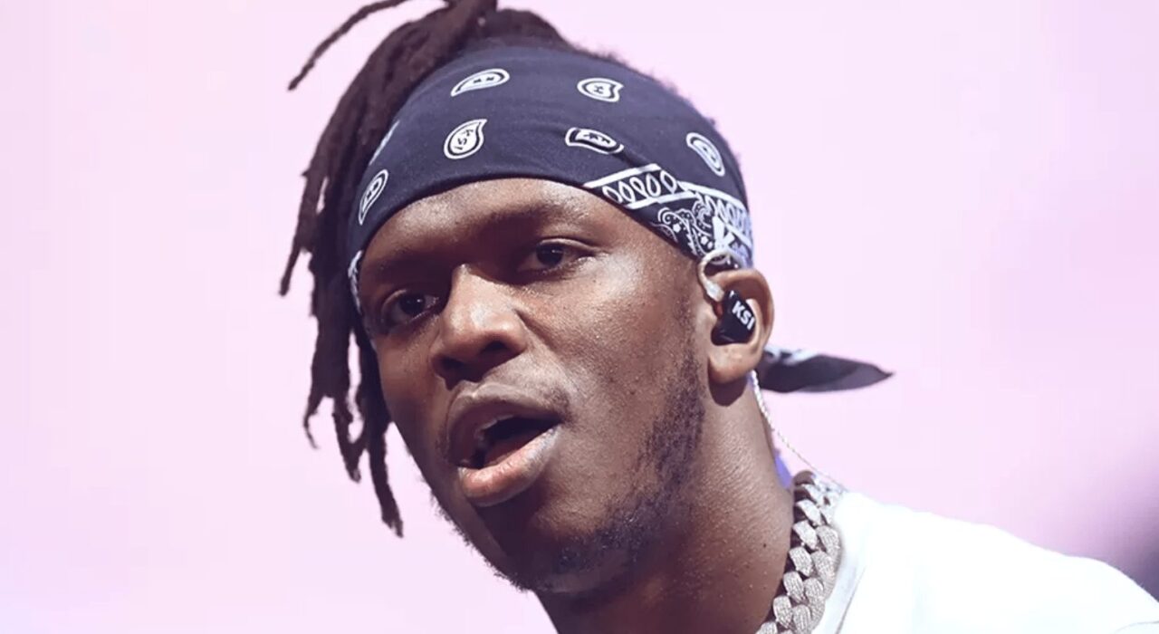 1 A YouTuber KSI visits a mosque after apologising for using racial slur in Sidemen video-min
