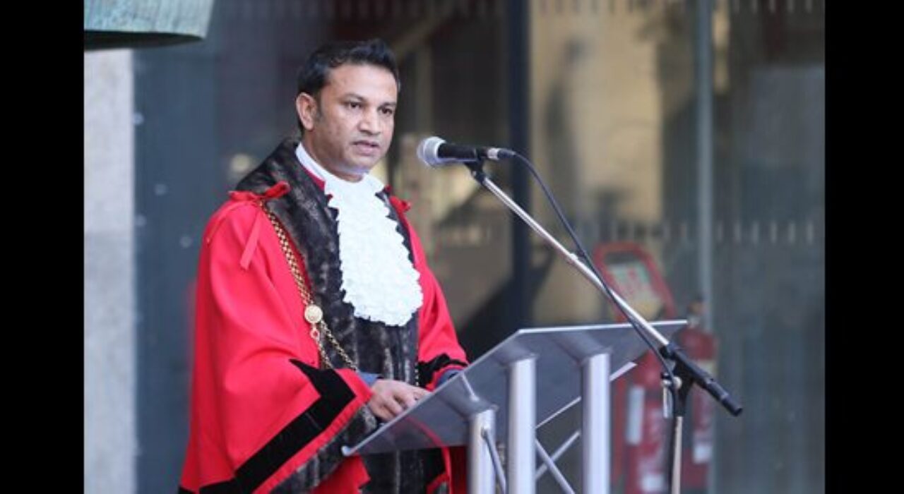 1A. Ex-Lord-Mayor