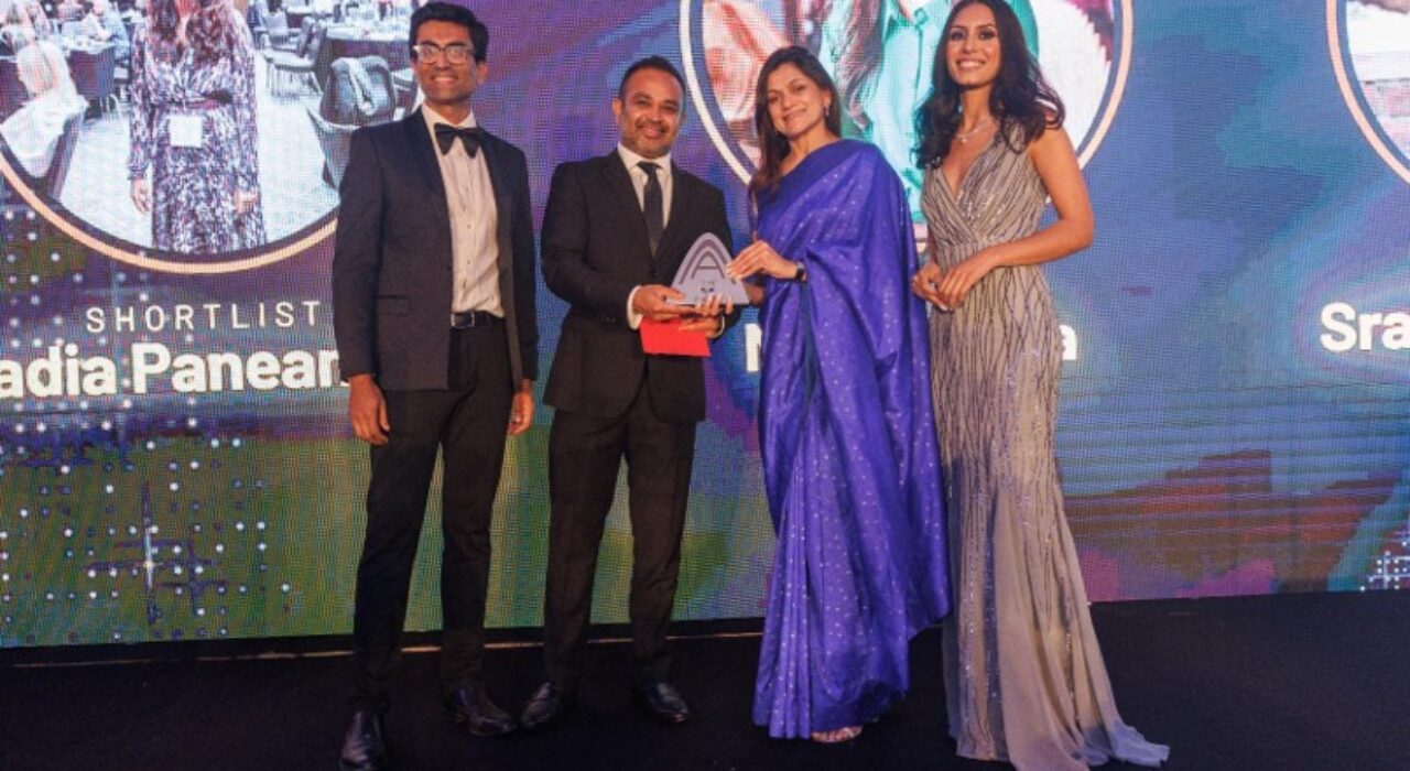 1A. Pratik Dattani and MOhammed Ziad from Malabar Gold awarding Neerja Birla