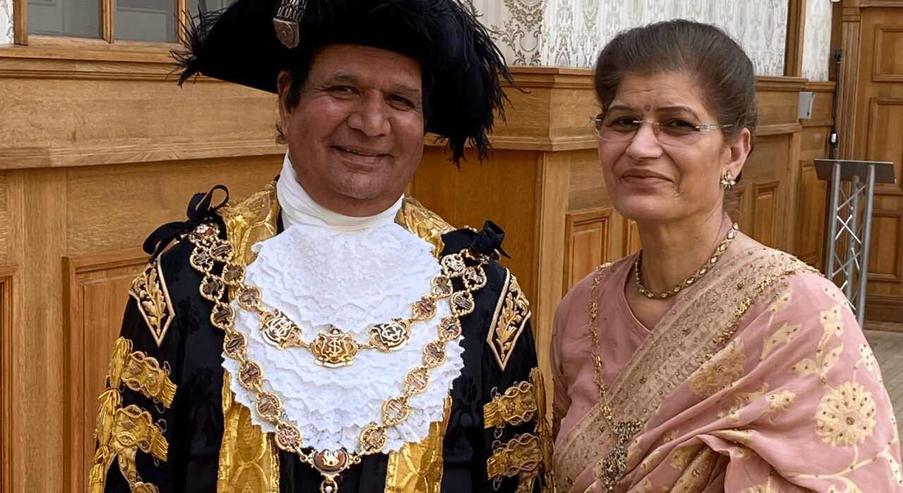 2 A First British Indian Lord Mayor of Birmingham takes up office-min