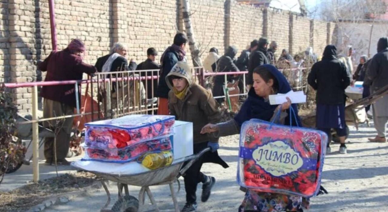 2 A Islamic Relief delivers emergency aid as families freeze in Afghanistan’s coldest winter in a decade