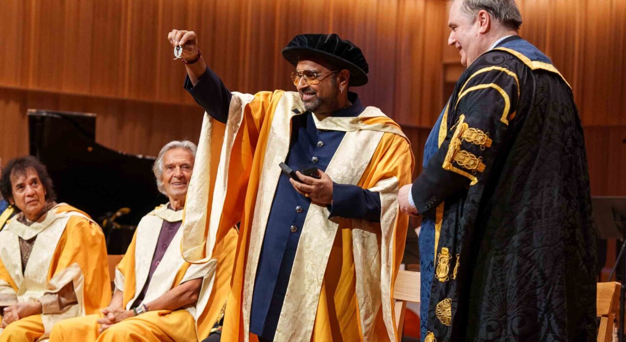 2 A Renowned Indian singer and composer Shankar Mahadevan receives major university honour