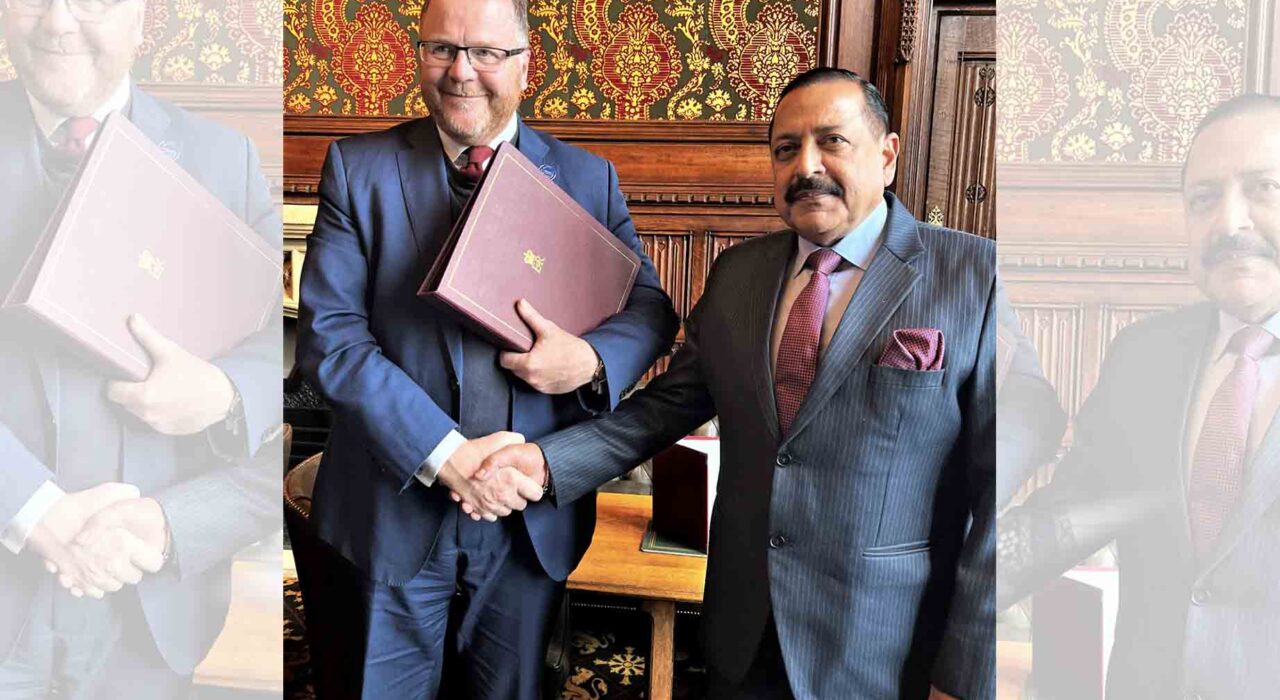 2 A UK and India sign landmark research agreement to collaborate on science and innovation