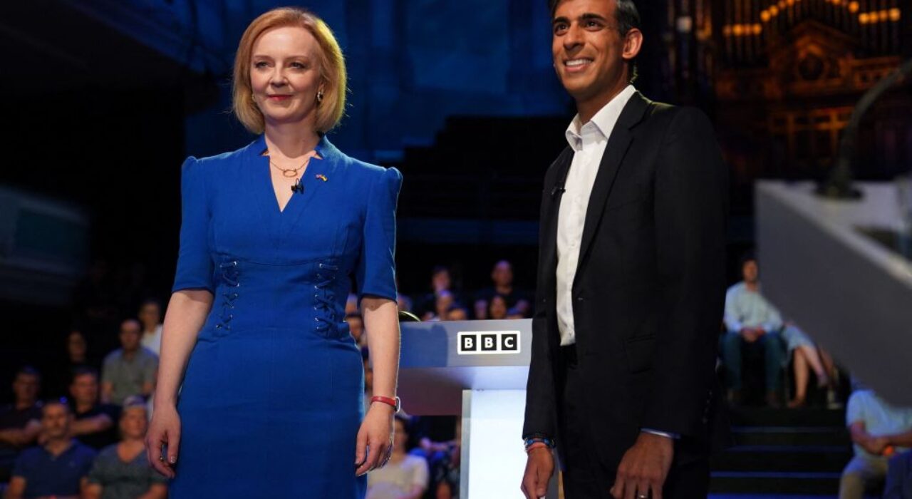 Britain's Foreign Secretary Liz Truss (L) and former chancellor to the exchequer Rishi Sunak, contenders to become the country's next prime minister, arrive to take part in the BBC's 'The UK's Next Prime Minister: The Debate' in Victoria Hall in Stoke-on-Trent, central England, on July 25, 2022. (Photo by Jacob King / POOL / AFP) (Photo by JACOB KING/POOL/AFP via Getty Images)