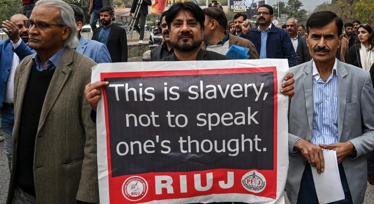 2A. Journalist banner