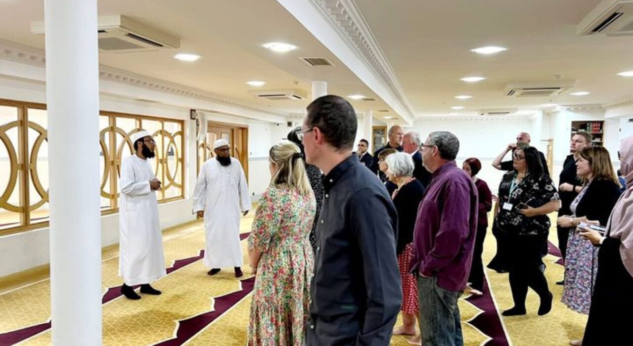 3 A Quuwatul Islam Mosque organises an event to honour emergency service workers