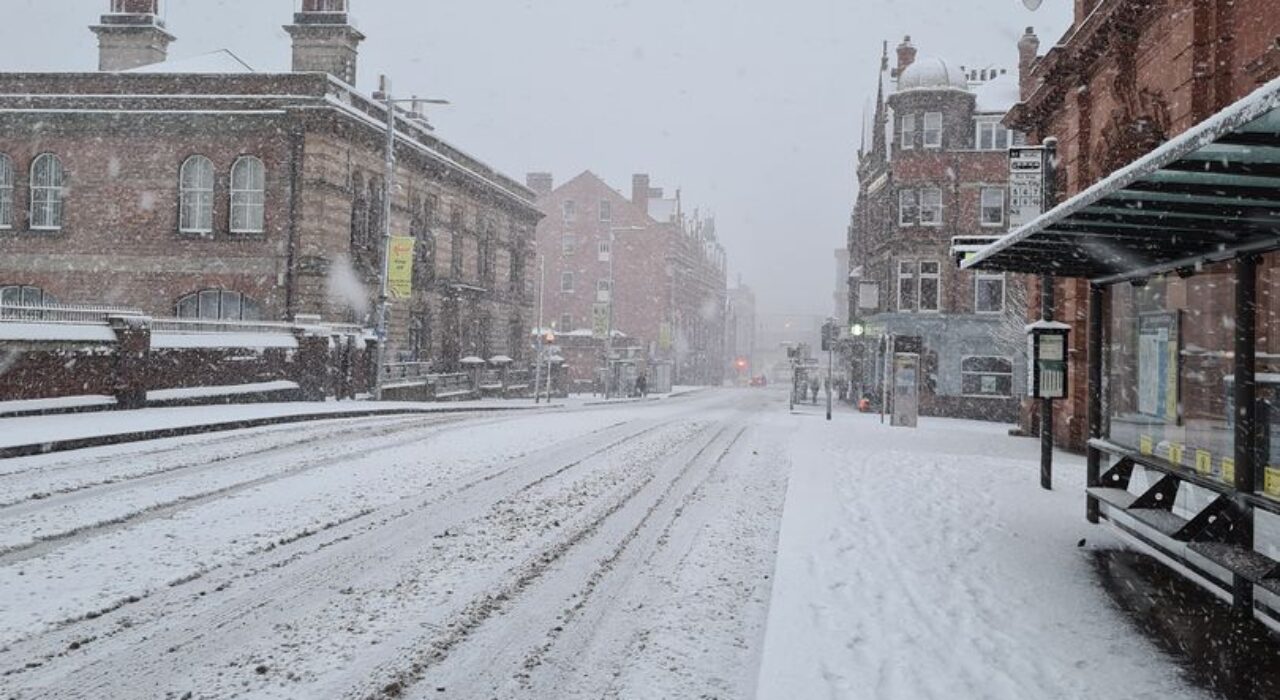 3 A Residents told to keep themselves warm as the UK set to see further heavy snowfall