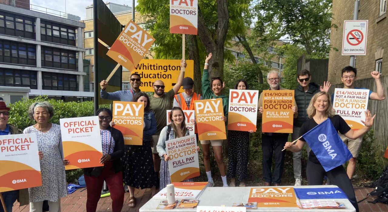3 A Rishi Sunak announces pay increase for NHS after junior doctors stage the biggest strike ever