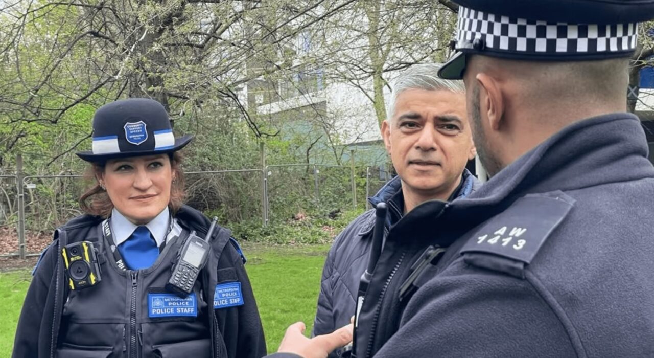 3 A Sadiq Khan joins Commander Dr Alison Heydari on patrol targeting hotspots to make communities in London safer-min