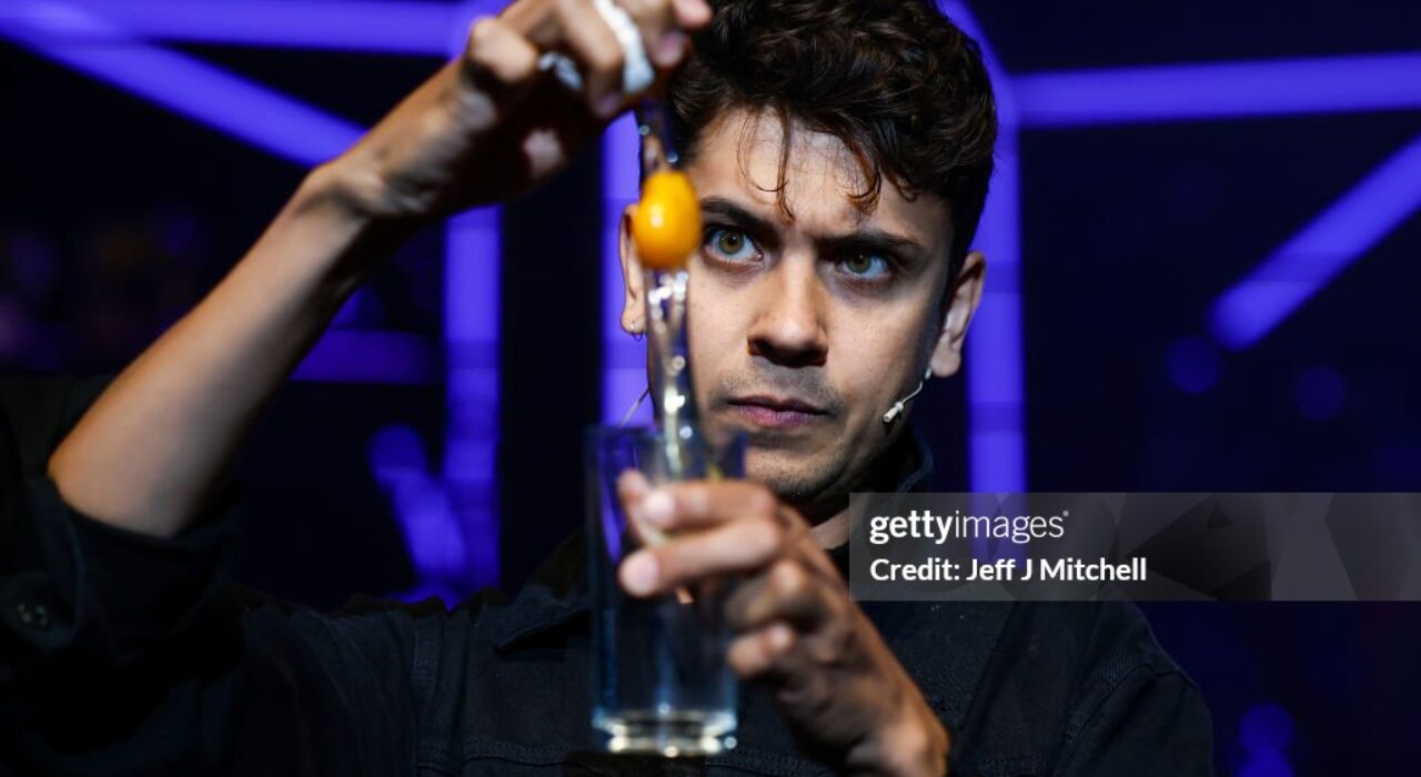 EDINBURGH, SCOTLAND - AUGUST 06: Magician Ben Hart performs at the Pleasance Opening Gala at The Edinburgh International Festival on August 06, 2022 in Edinburgh, Scotland. Over 250 shows will make up this year’s Pleasance programme. This year’s opening gala sees nine fantastic acts come together to showcase music, comedy, magic and downright fun, uniting the arts to offer a taste of the talent and excellence available at the Pleasance this August.  (Photo by Jeff J Mitchell/Getty Images)